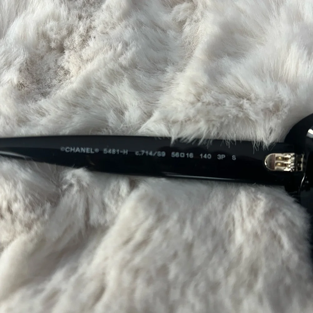 CHANEL Tortoise Shell Sunglasses - Picture 5 of 7